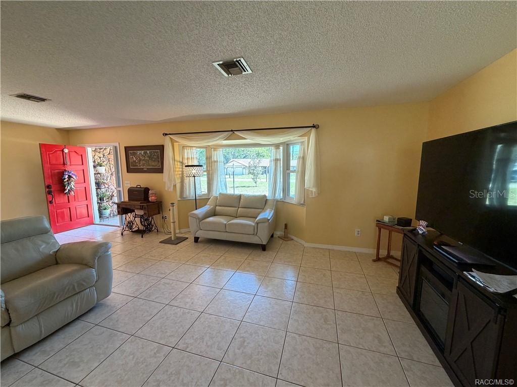 Image 9 of 70 For 7533 Applewood Drive