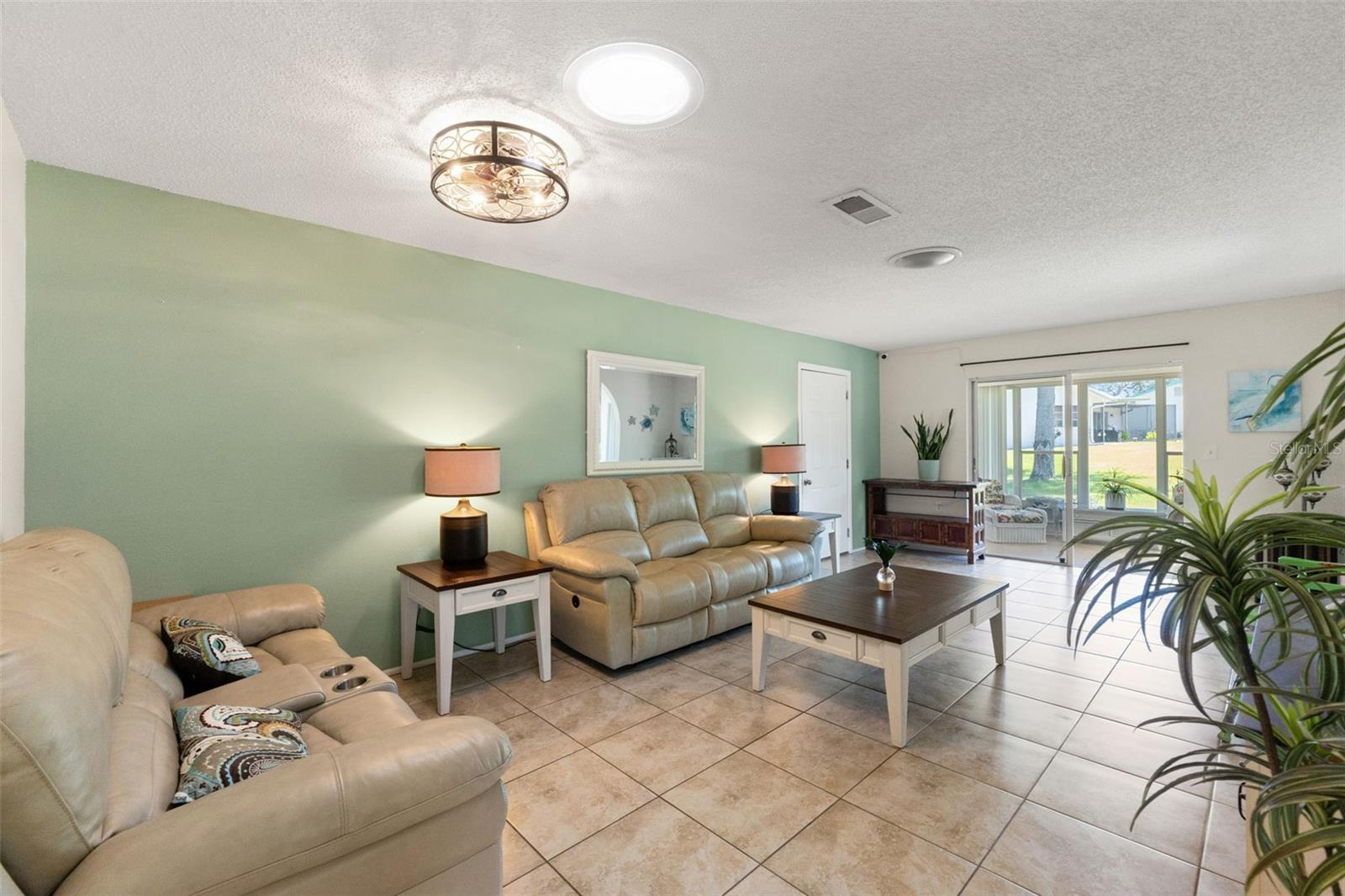 Image 19 of 38 For 10520 Springwood Drive