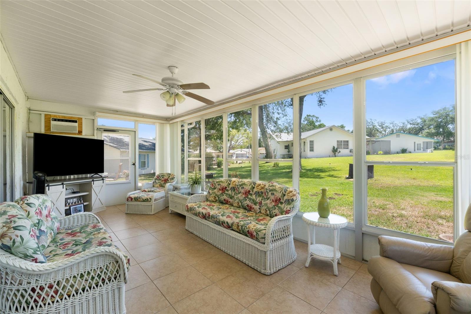 Image 22 of 38 For 10520 Springwood Drive