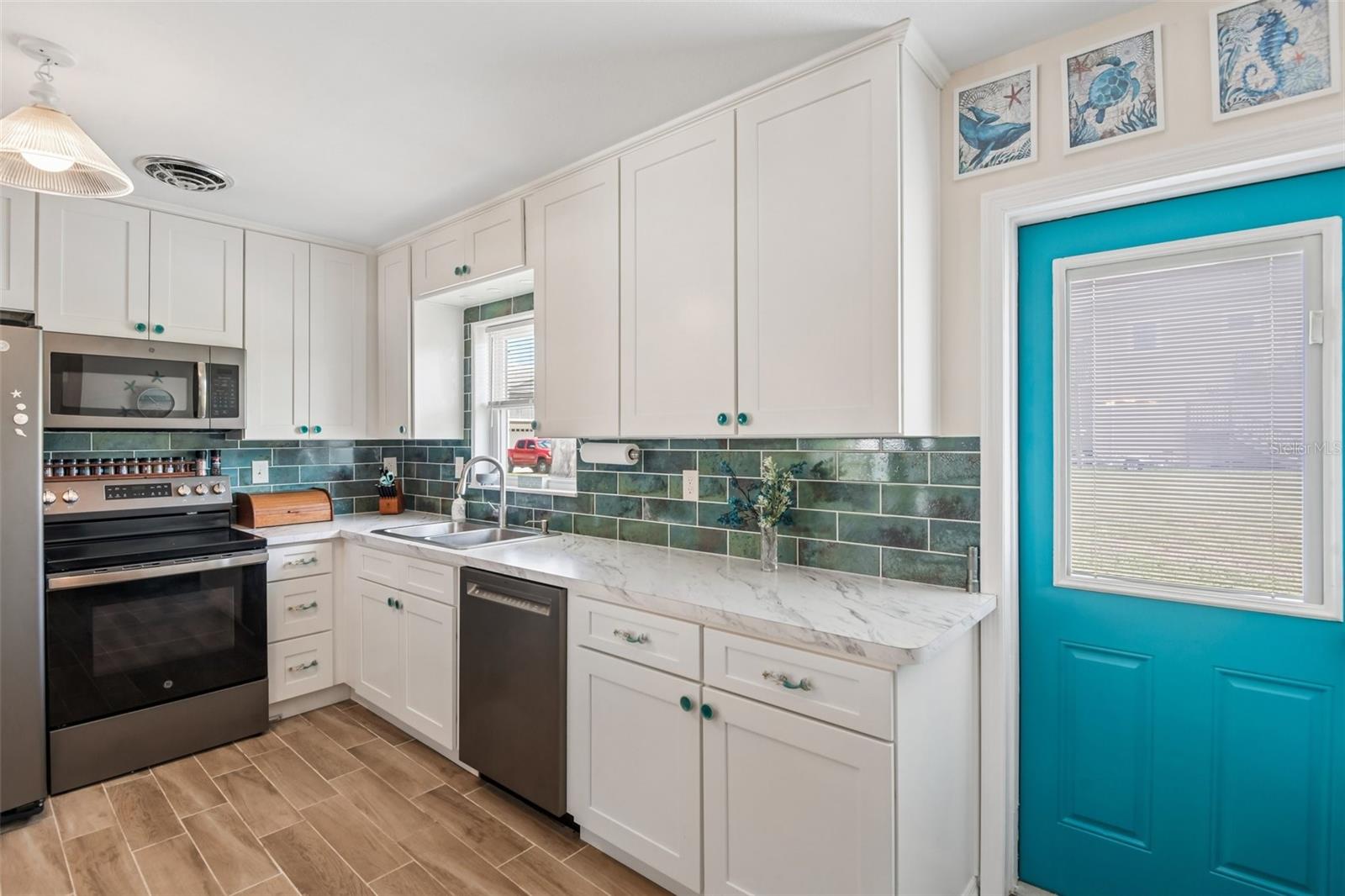 Image 11 of 57 For 8212 Hayward Lane