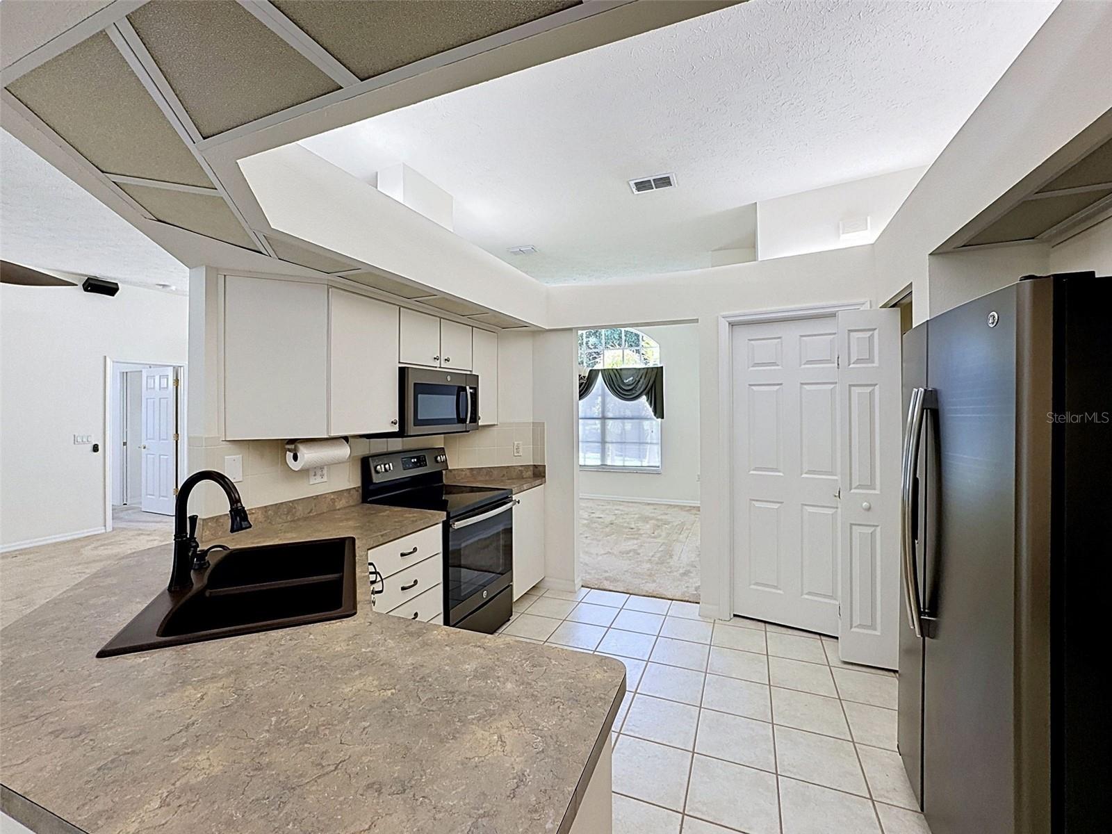 Image 14 of 48 For 7839 Roundelay Drive