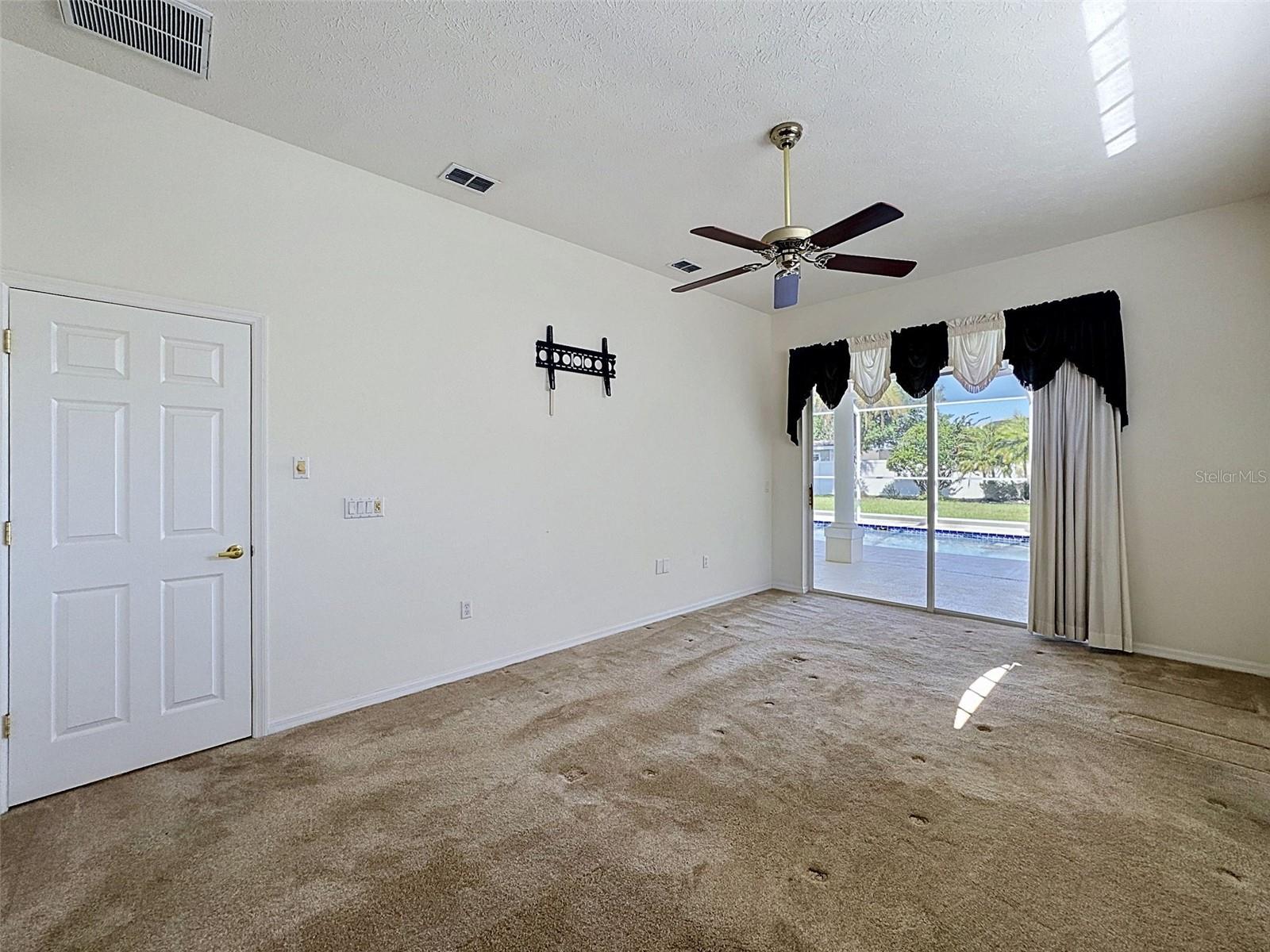 Image 18 of 48 For 7839 Roundelay Drive
