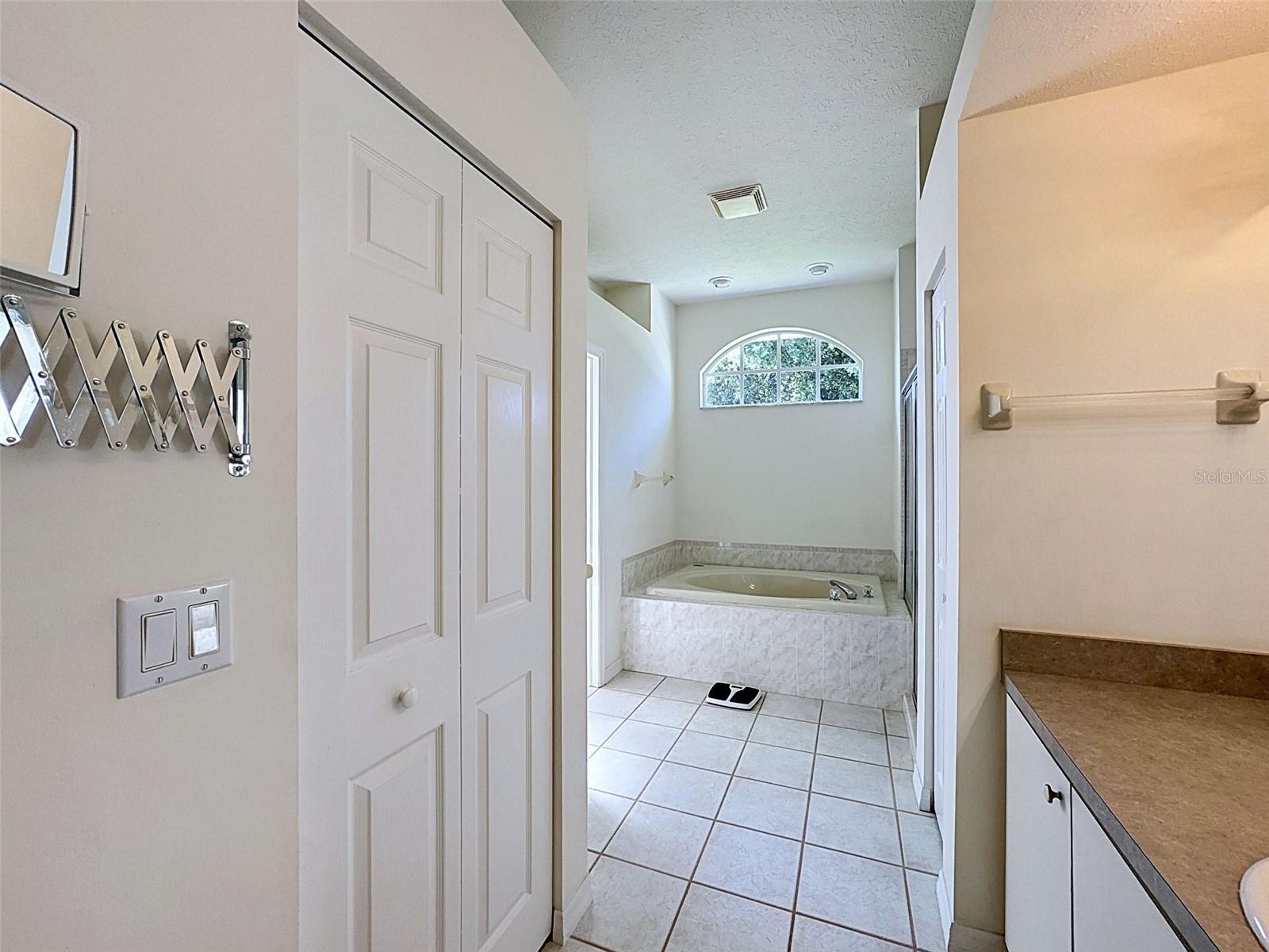 Image 21 of 48 For 7839 Roundelay Drive
