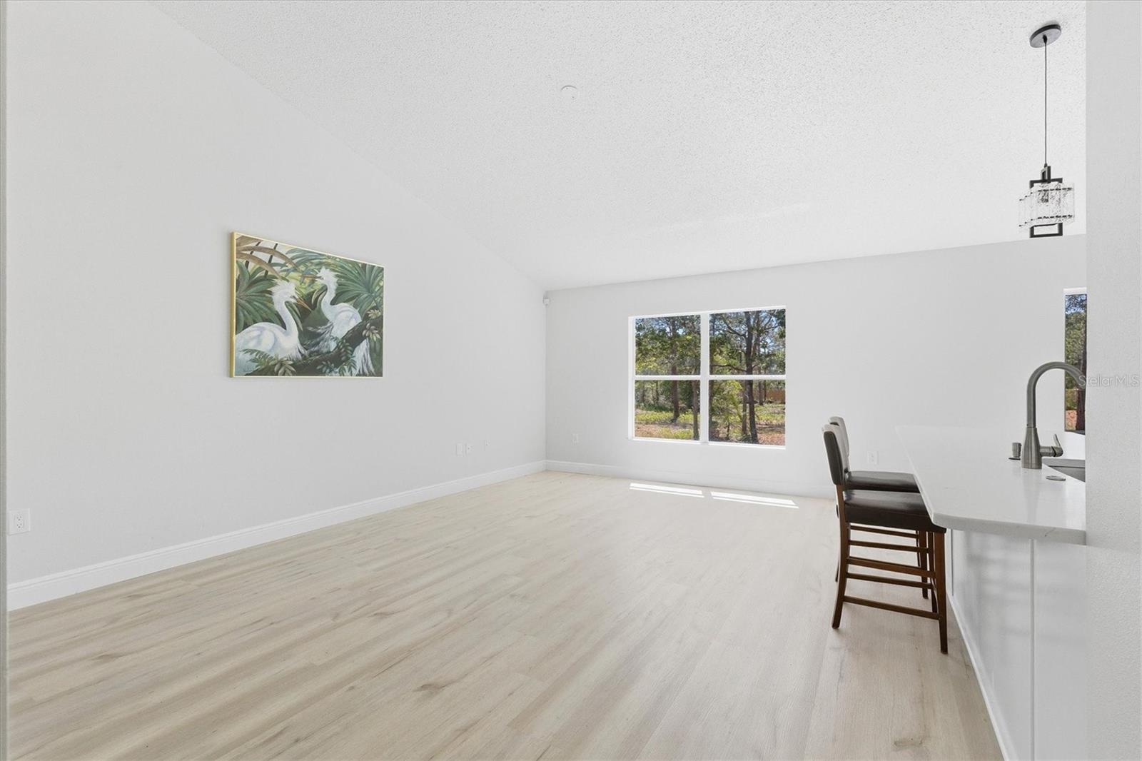 Image 14 of 52 For 18063 Parrot Road