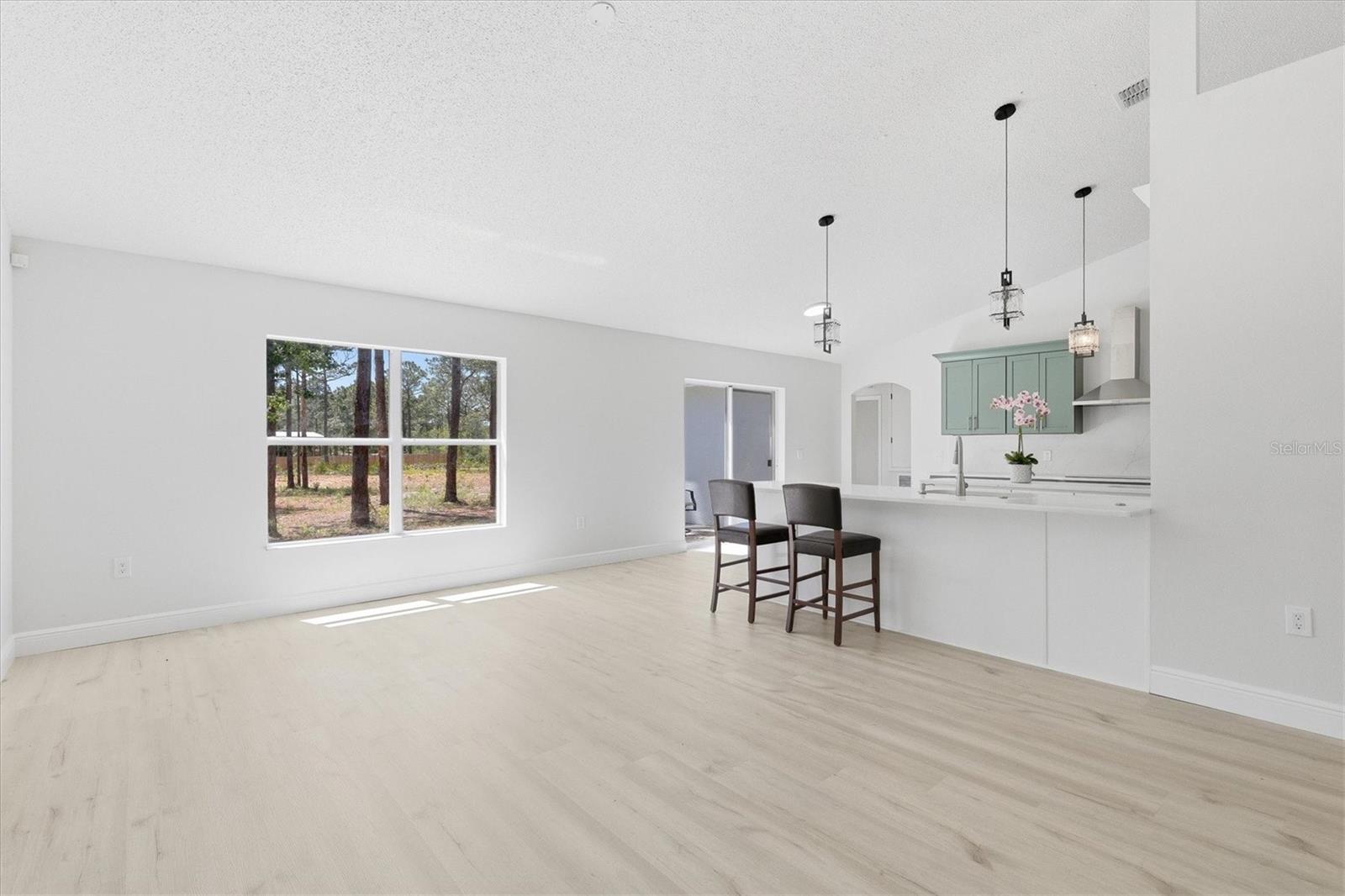 Image 15 of 52 For 18063 Parrot Road
