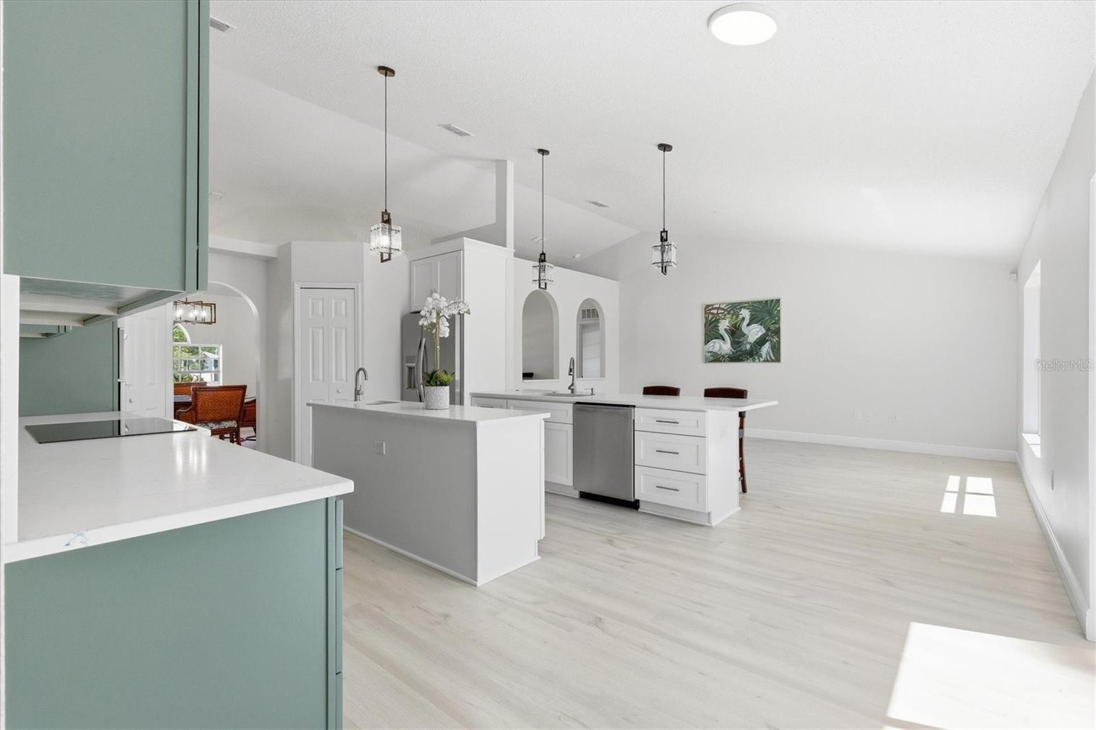 Image 18 of 52 For 18063 Parrot Road
