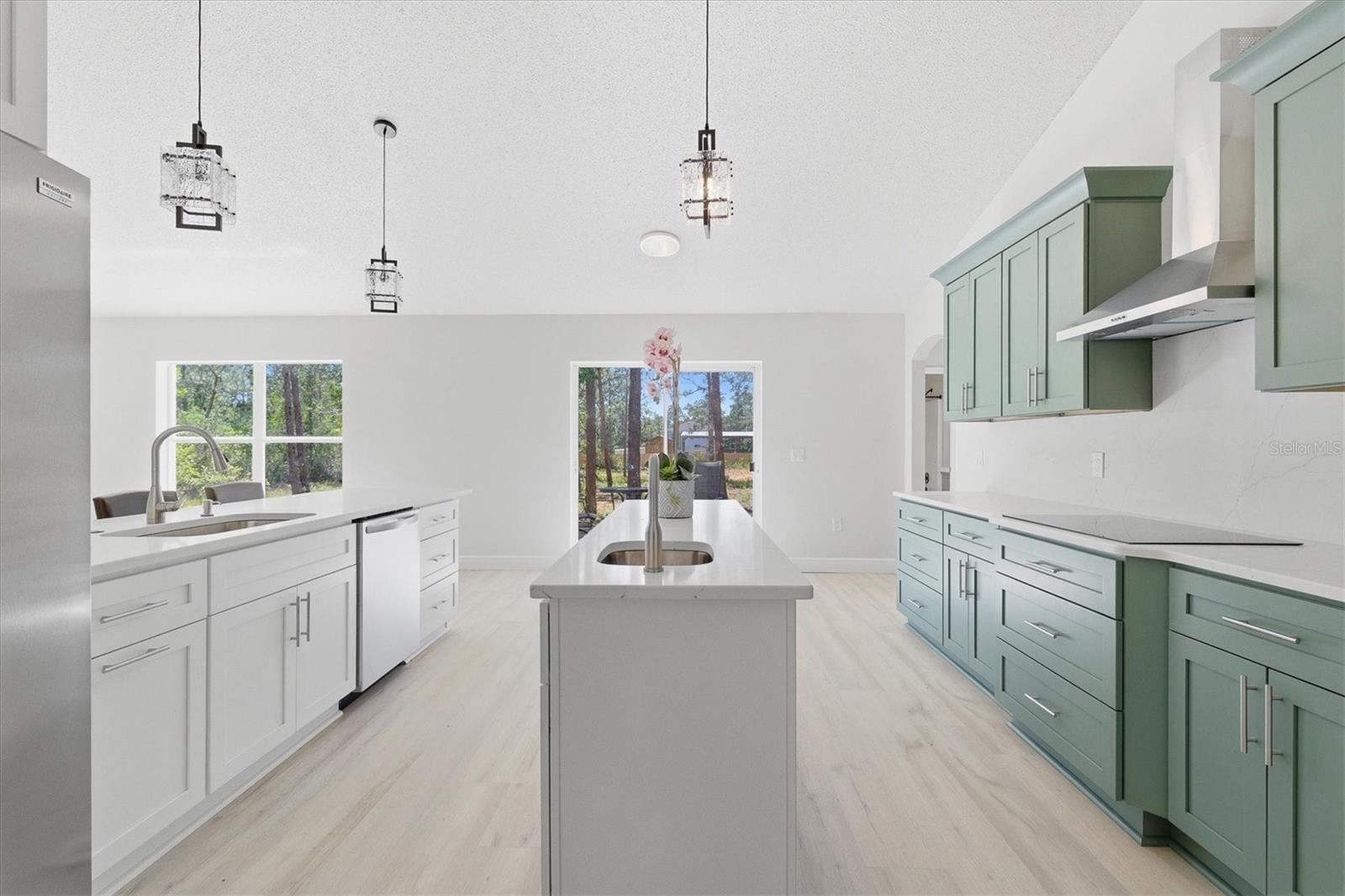 Image 19 of 52 For 18063 Parrot Road