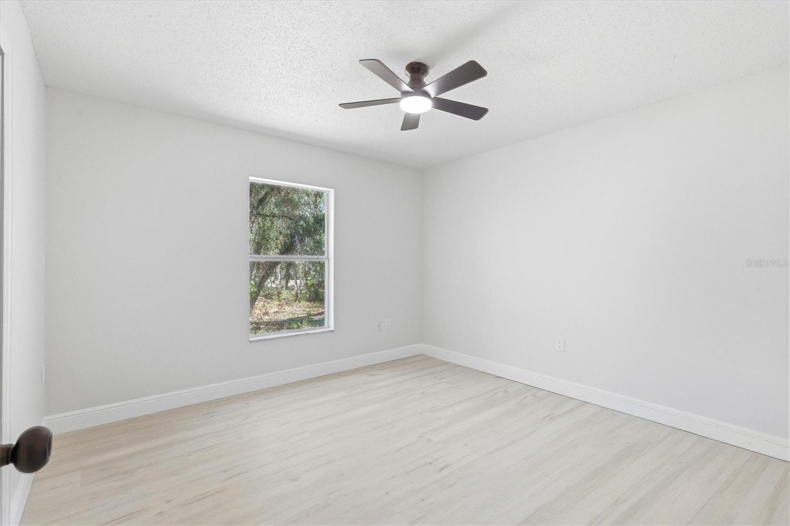 Image 38 of 52 For 18063 Parrot Road
