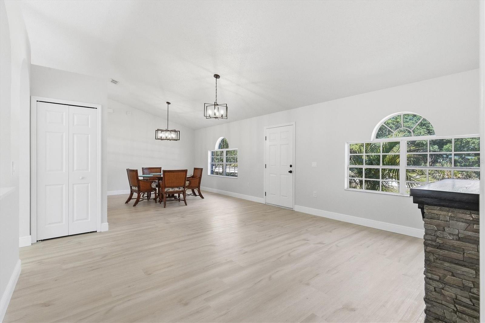 Image 7 of 52 For 18063 Parrot Road
