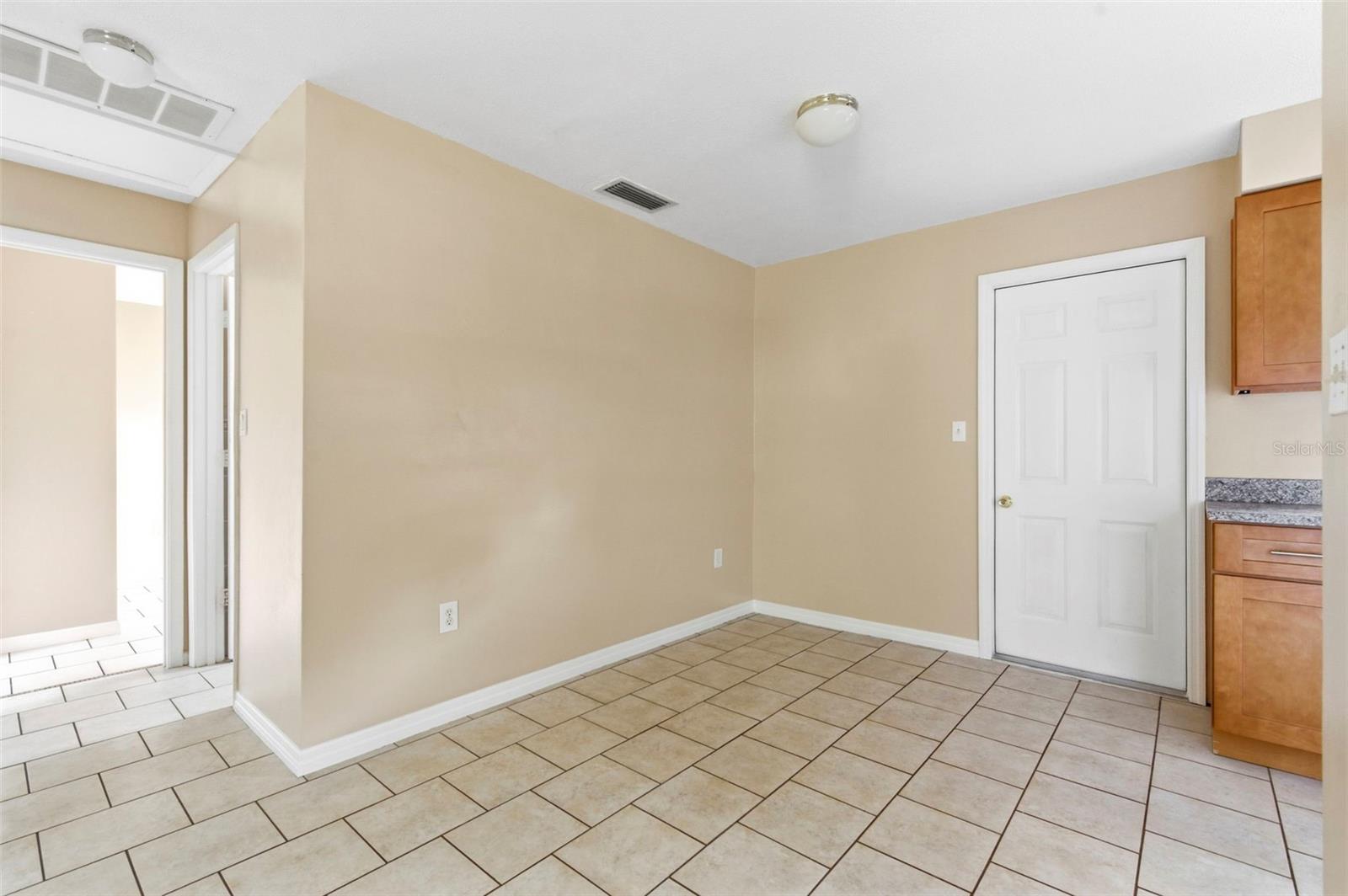 Image 12 of 53 For 3052 Park Lane B