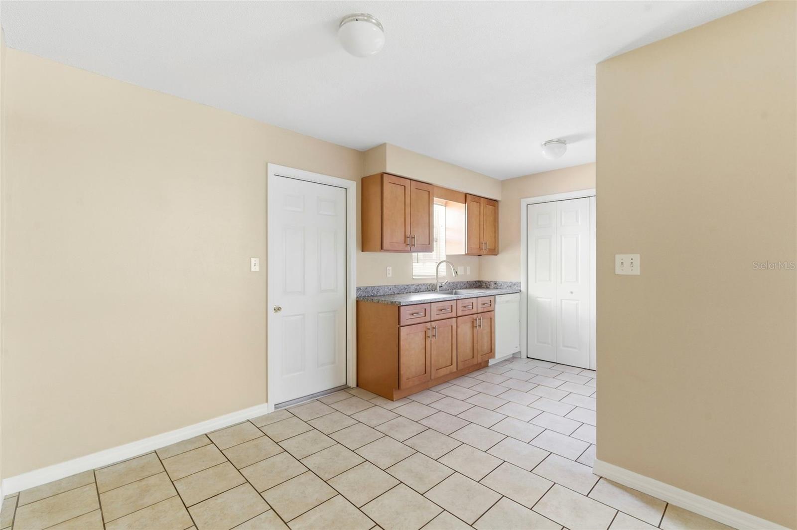 Image 13 of 53 For 3052 Park Lane B