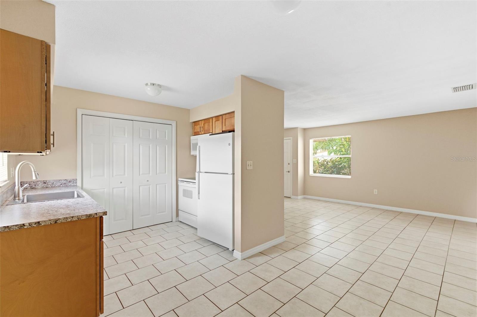 Image 14 of 53 For 3052 Park Lane B