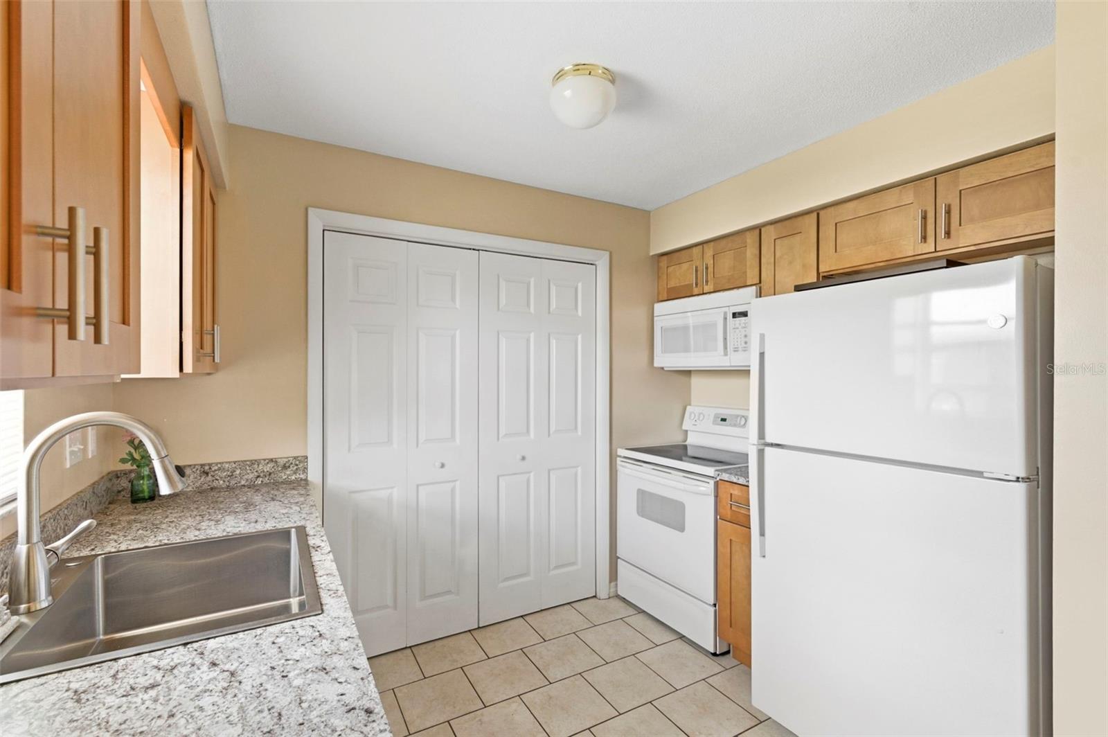 Image 17 of 53 For 3052 Park Lane B