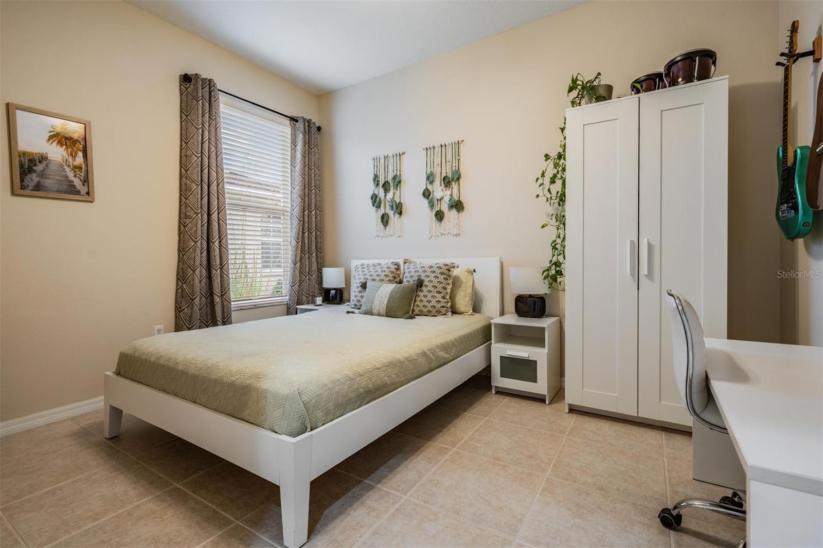 Image 17 of 49 For 1624 Lakestone Drive