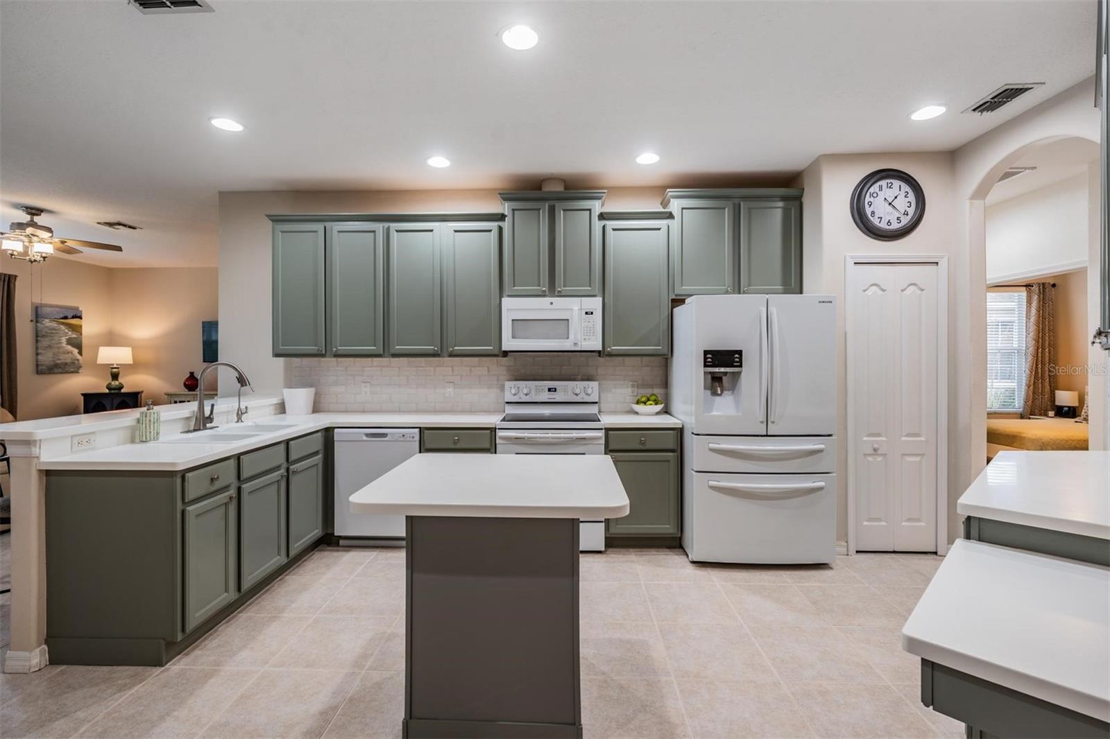 Image 5 of 49 For 1624 Lakestone Drive