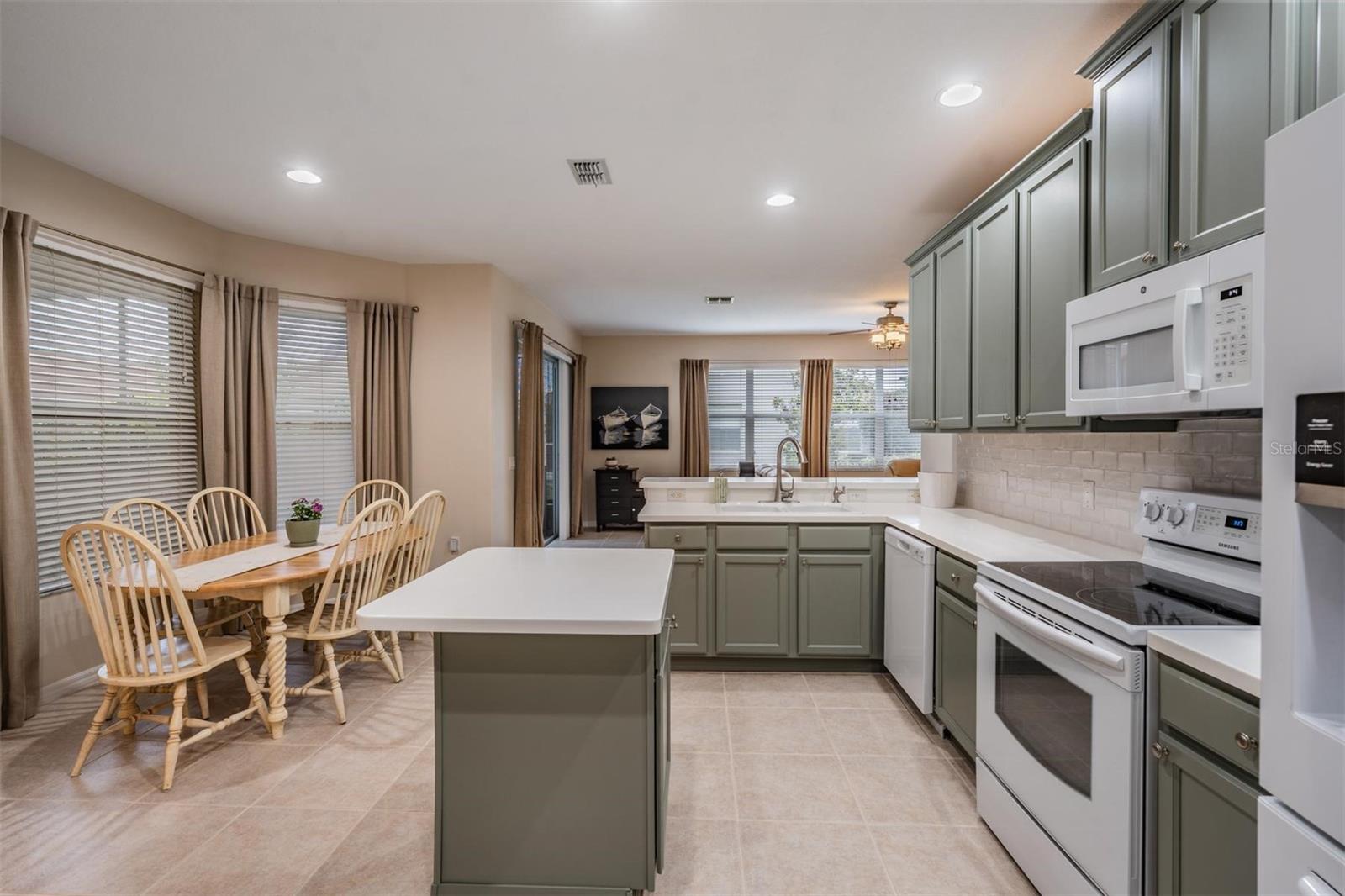 Image 6 of 49 For 1624 Lakestone Drive