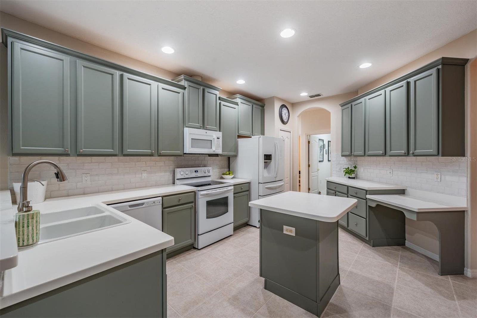 Image 7 of 49 For 1624 Lakestone Drive