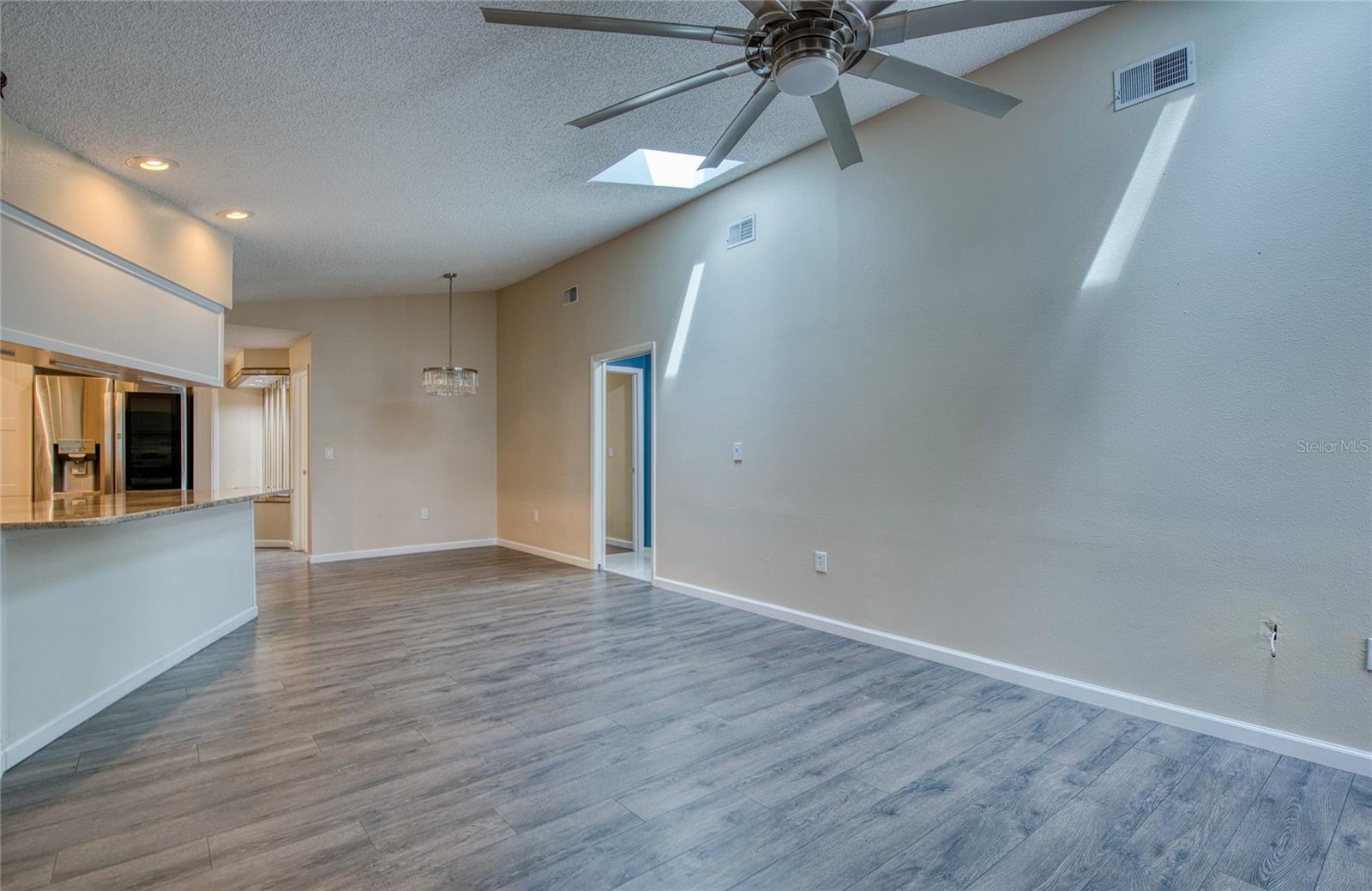 Image 11 of 43 For 2143 Salisbury Court
