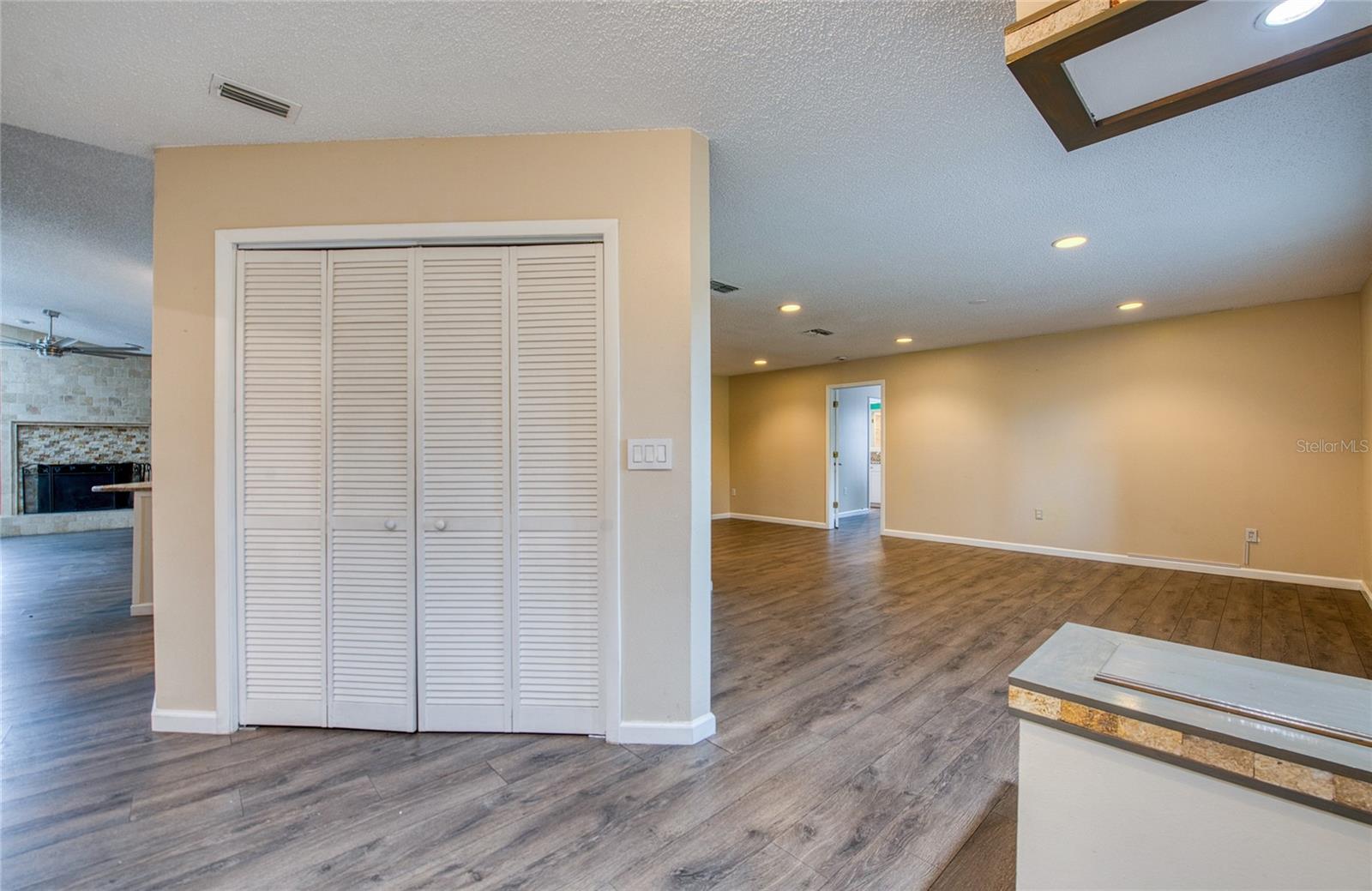 Image 42 of 43 For 2143 Salisbury Court