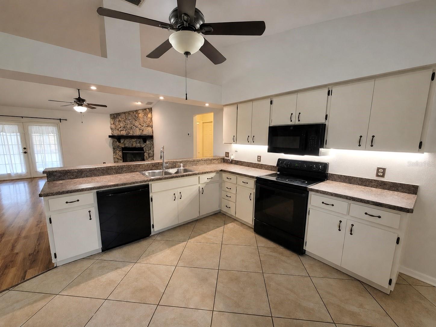 Image 8 of 26 For 4201 Parkway Boulevard