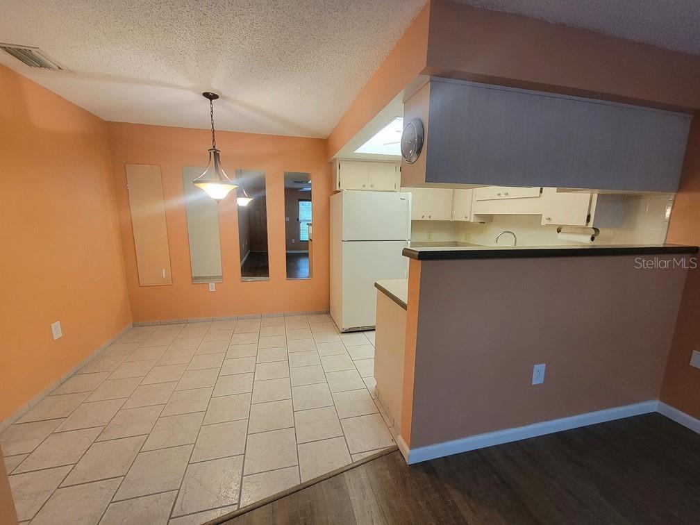 Image 7 of 20 For 6141 Chesham Drive 8