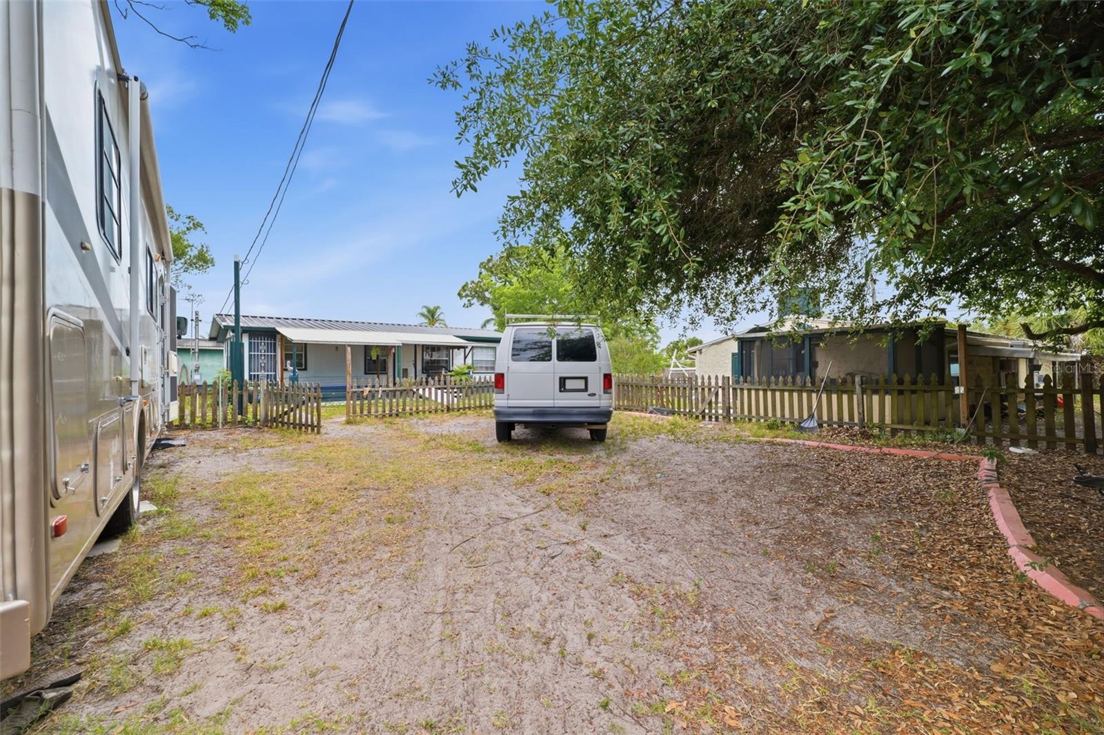 Image 17 of 44 For 11129 Pine Tree Lane
