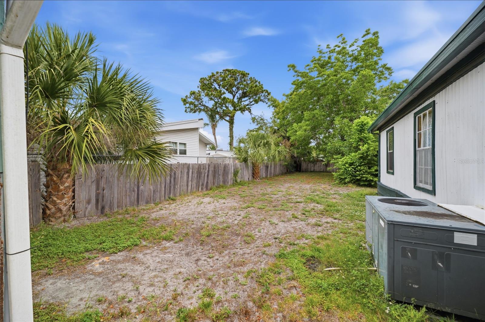 Image 21 of 44 For 11129 Pine Tree Lane