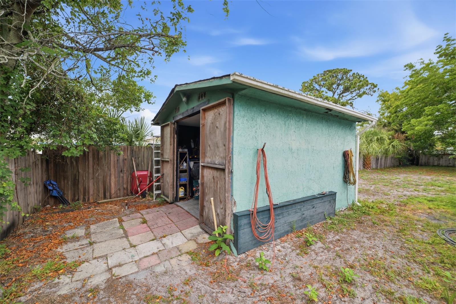 Image 22 of 44 For 11129 Pine Tree Lane