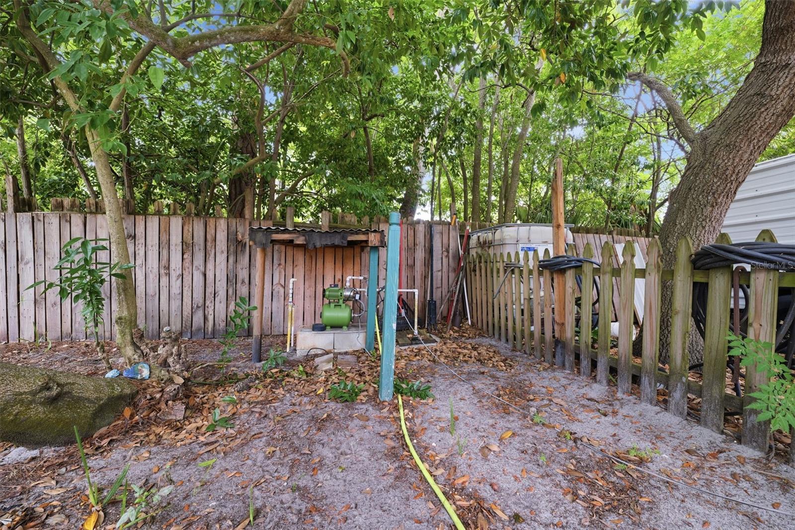 Image 35 of 44 For 11129 Pine Tree Lane