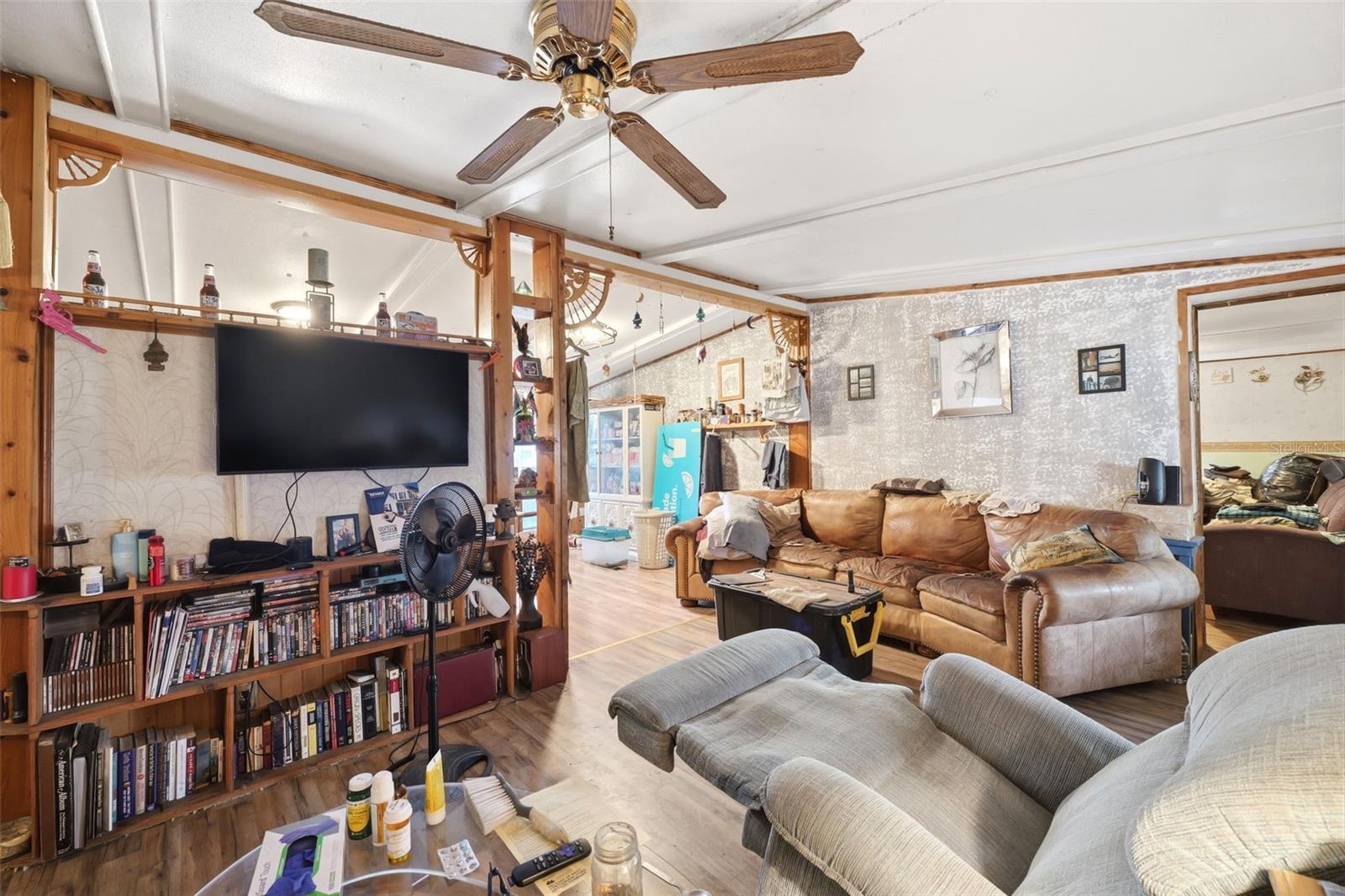 Image 5 of 44 For 11129 Pine Tree Lane
