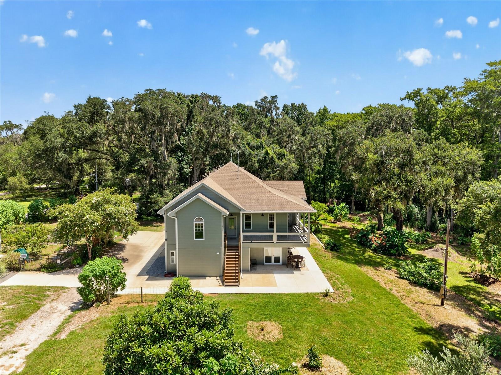Listing photo id 11 for 28211 Magnon Drive