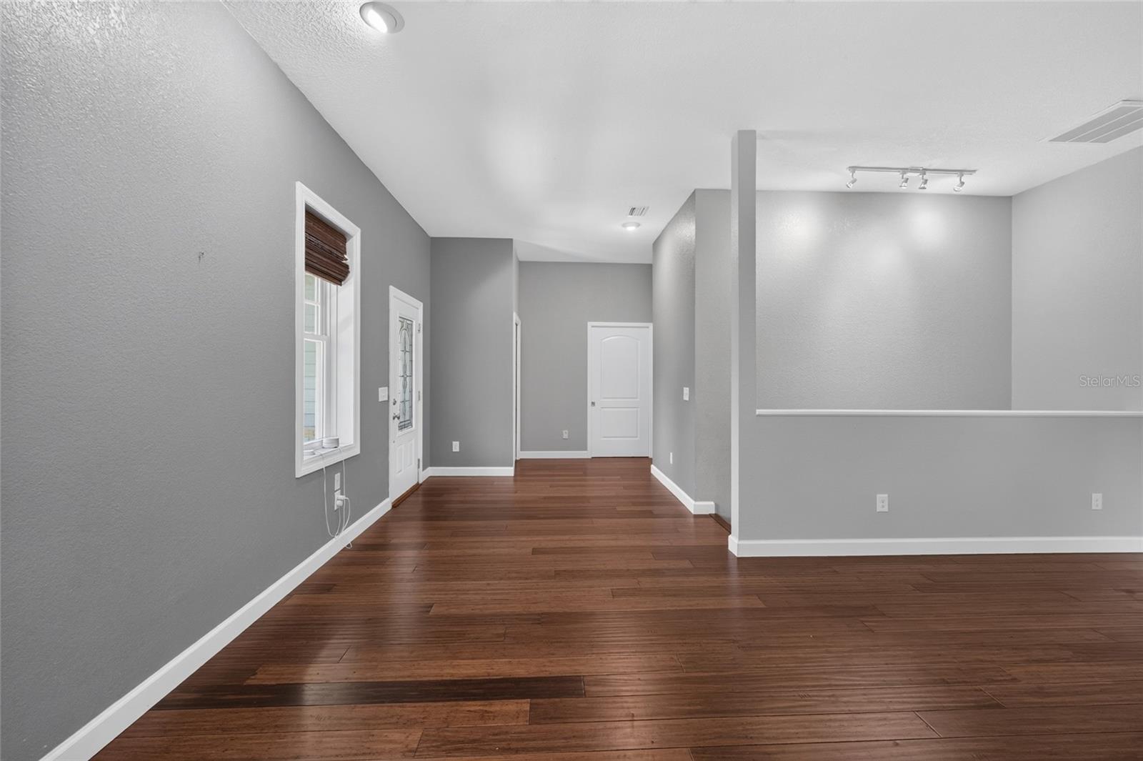 Listing photo id 12 for 28211 Magnon Drive
