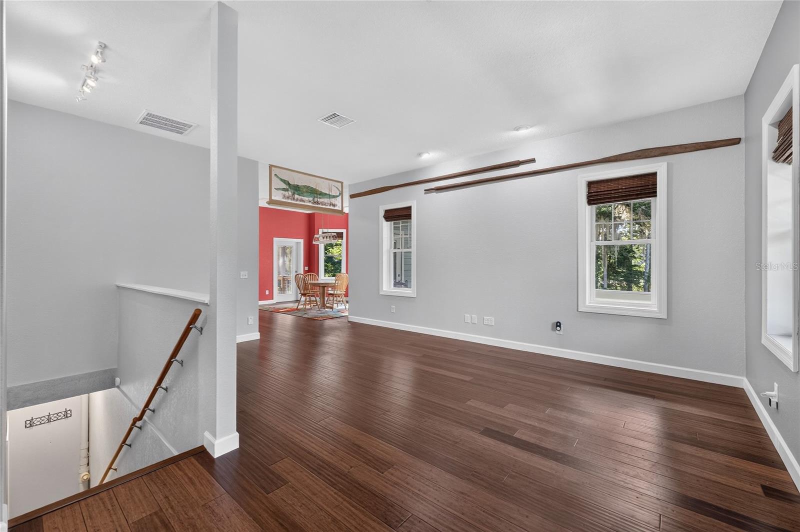 Listing photo id 13 for 28211 Magnon Drive