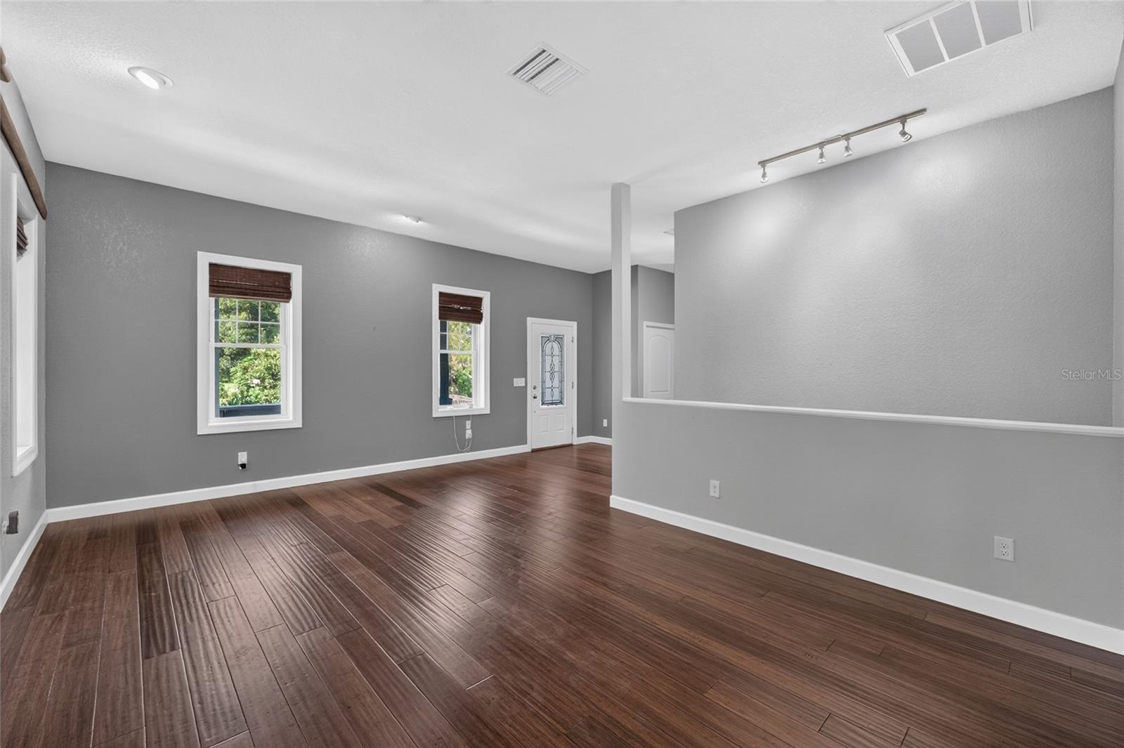 Listing photo id 16 for 28211 Magnon Drive