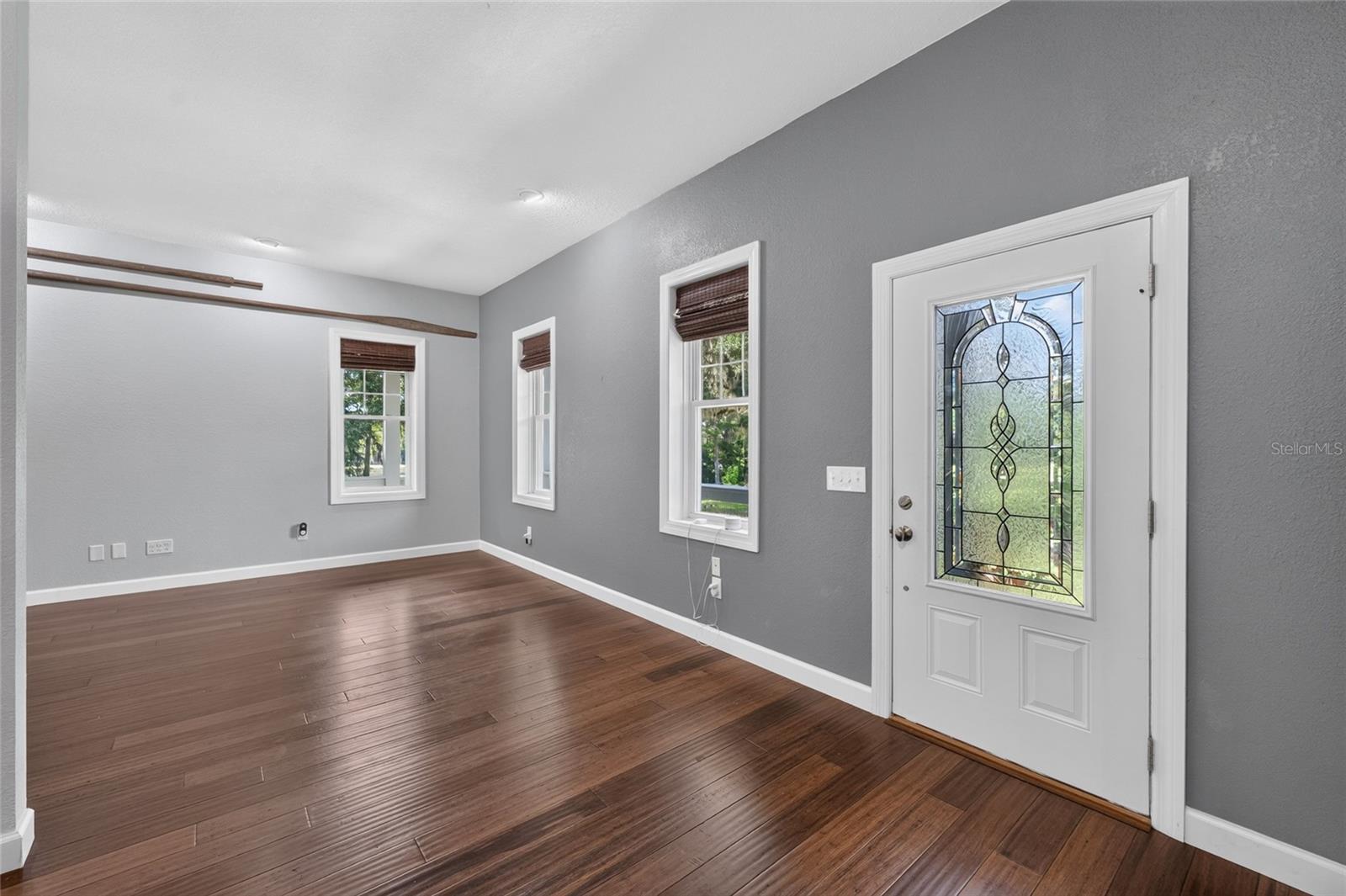 Listing photo id 18 for 28211 Magnon Drive