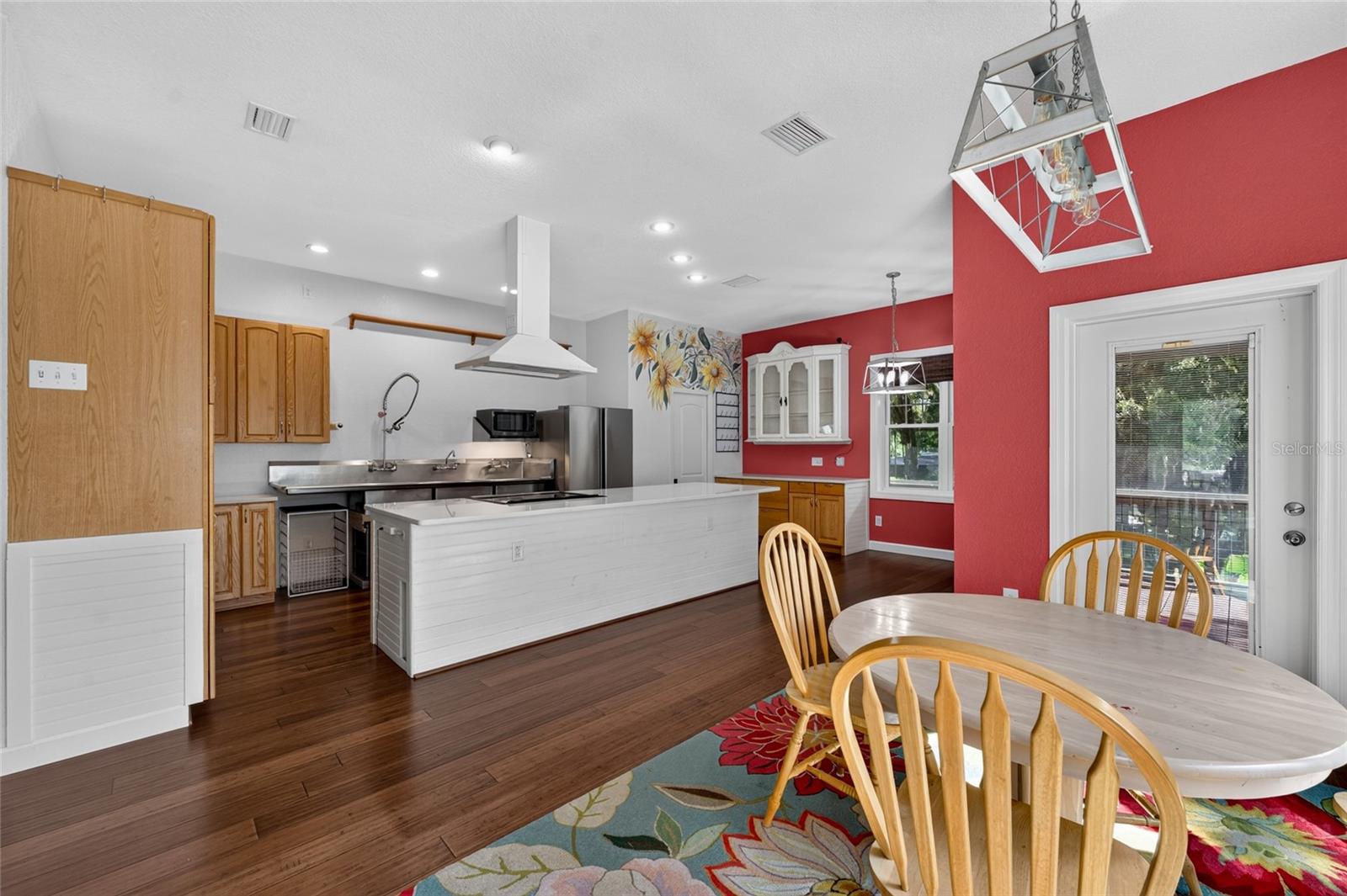 Listing photo id 19 for 28211 Magnon Drive