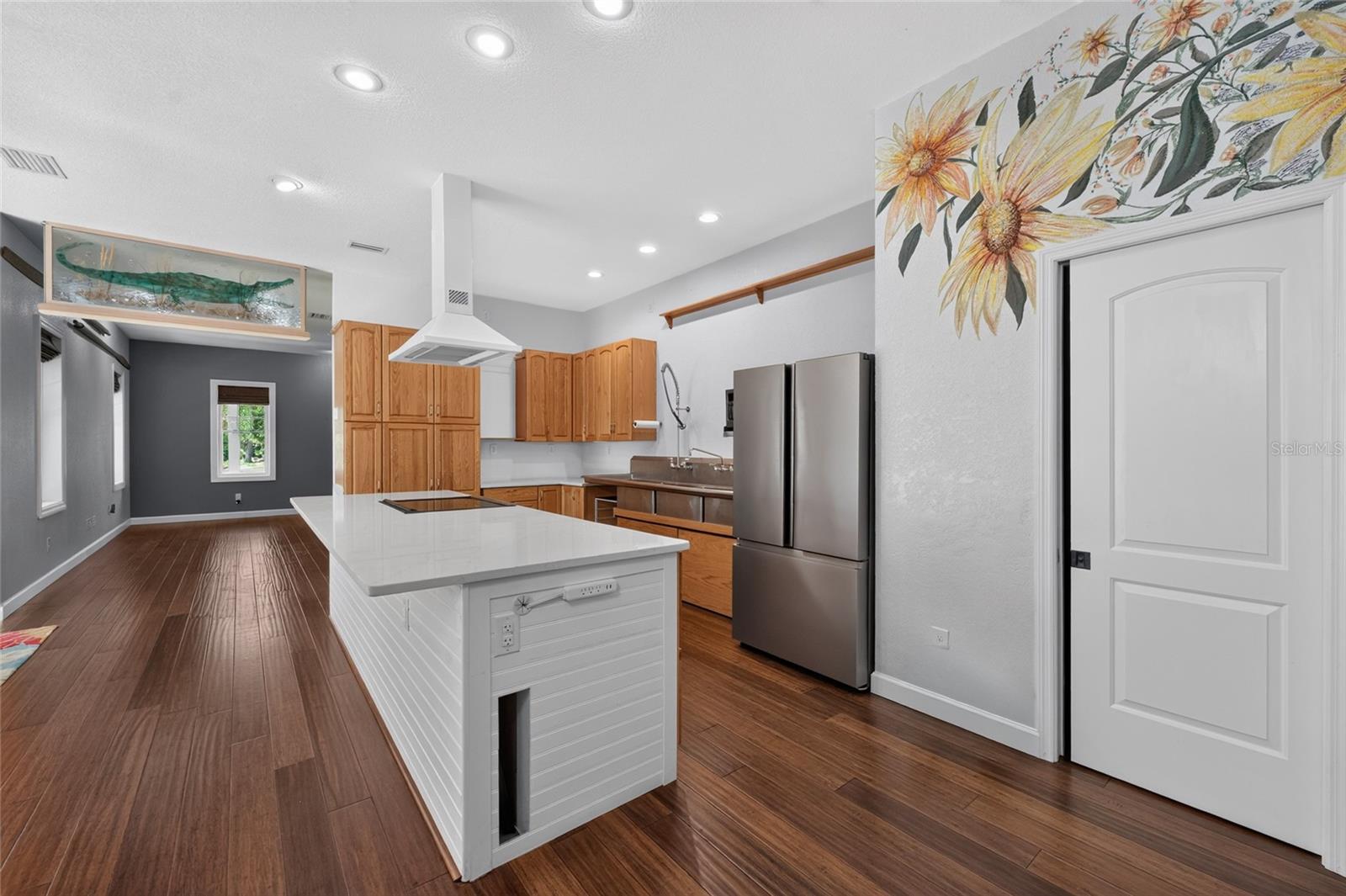 Listing photo id 21 for 28211 Magnon Drive