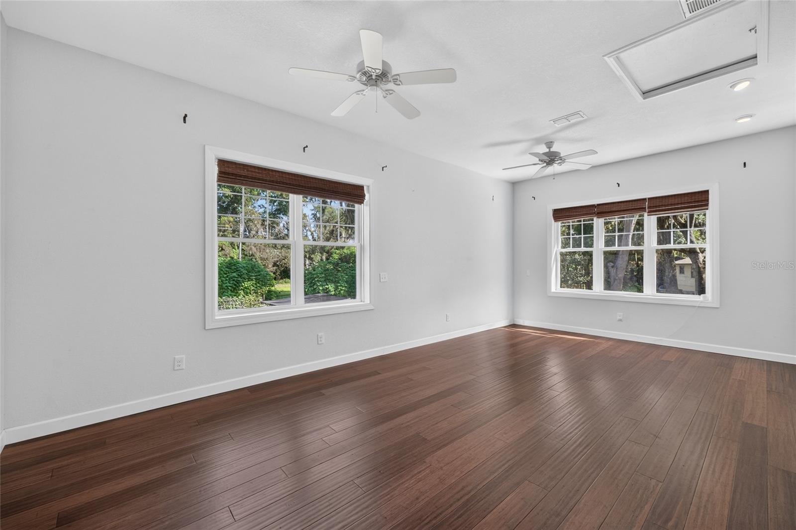 Listing photo id 23 for 28211 Magnon Drive