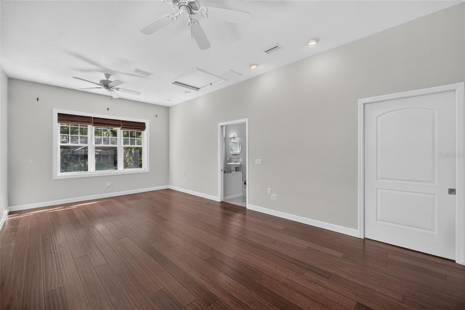 Listing photo id 24 for 28211 Magnon Drive