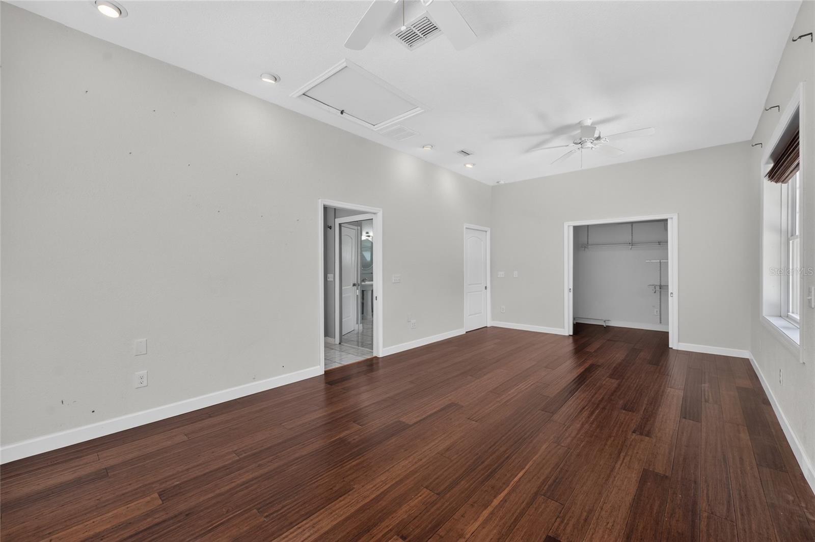 Listing photo id 25 for 28211 Magnon Drive