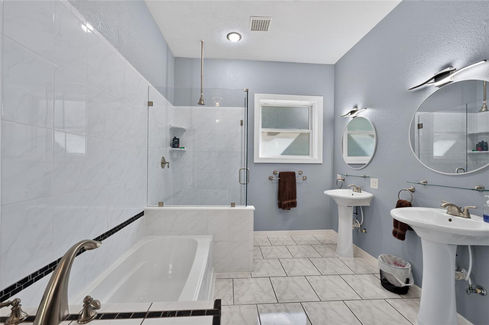 Listing photo id 27 for 28211 Magnon Drive