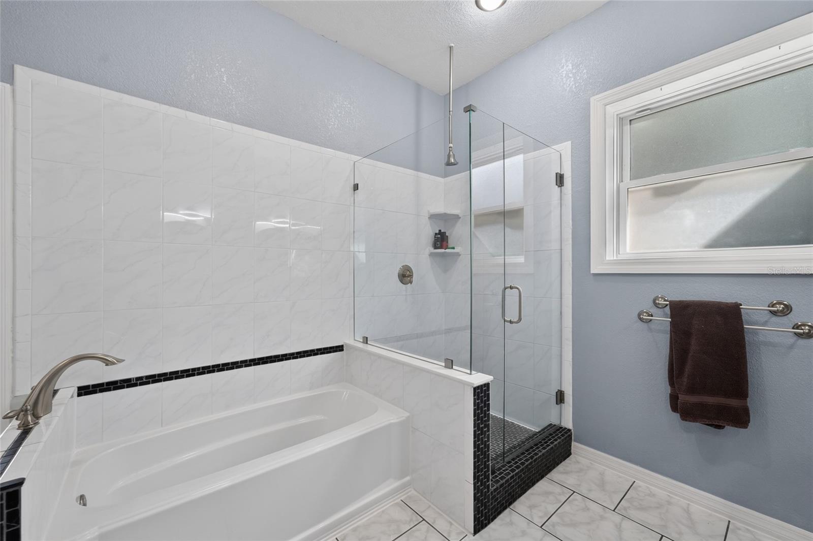 Listing photo id 28 for 28211 Magnon Drive