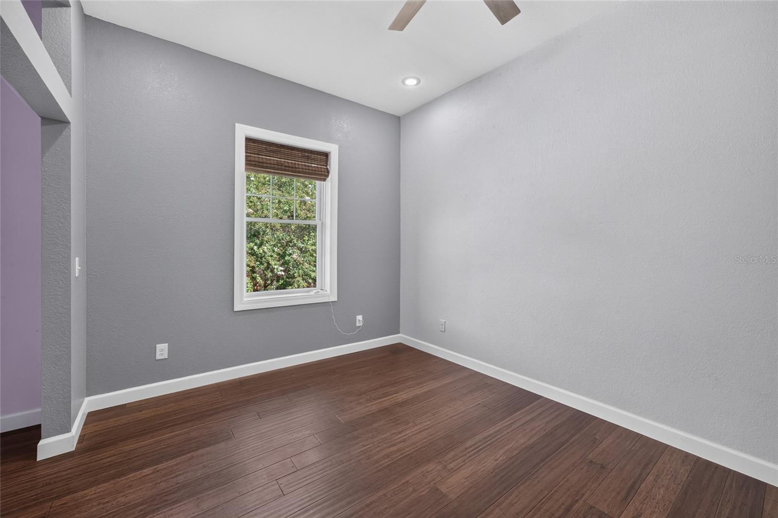 Listing photo id 31 for 28211 Magnon Drive