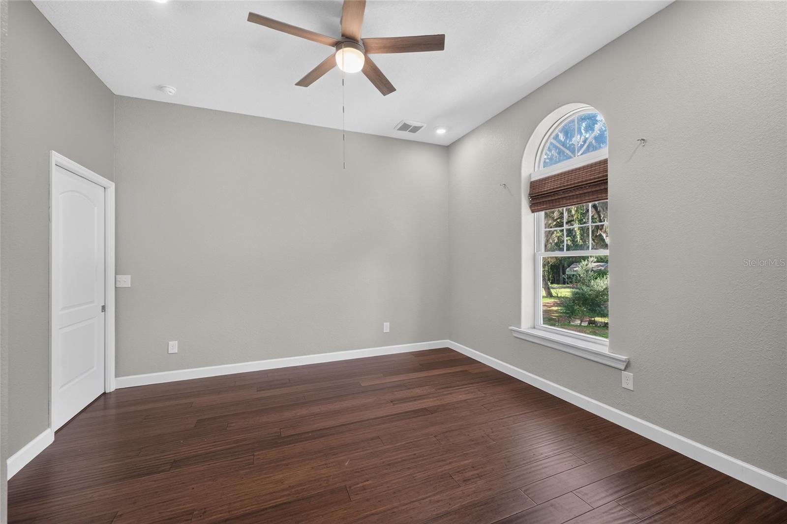 Listing photo id 35 for 28211 Magnon Drive
