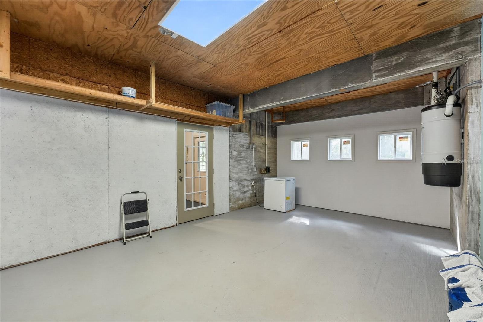 Listing photo id 37 for 28211 Magnon Drive