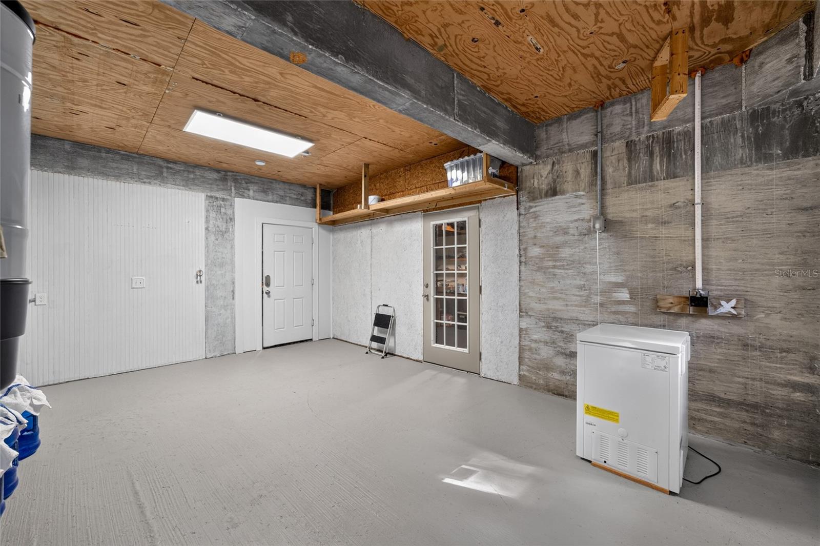 Listing photo id 39 for 28211 Magnon Drive