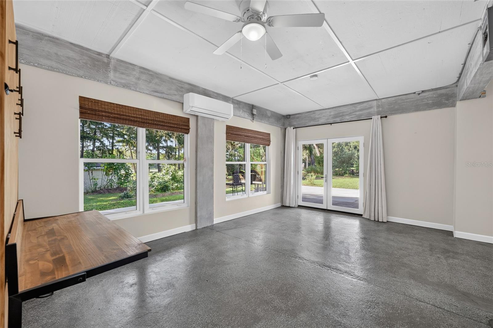 Listing photo id 40 for 28211 Magnon Drive
