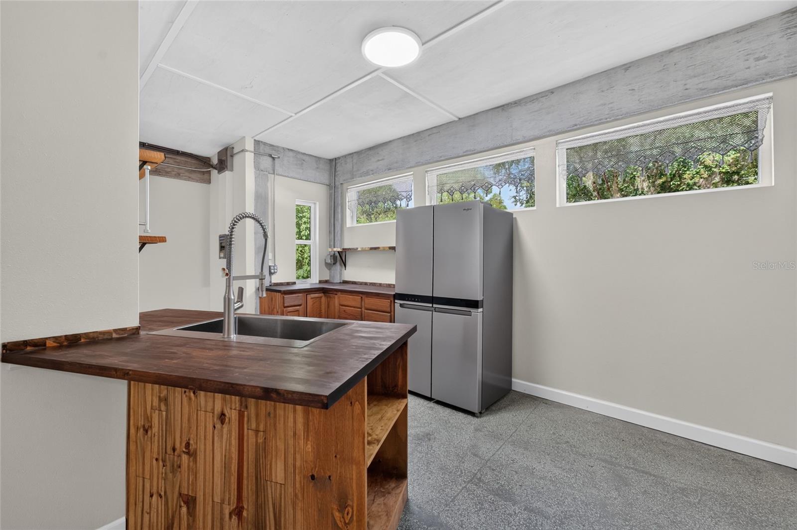 Listing photo id 45 for 28211 Magnon Drive