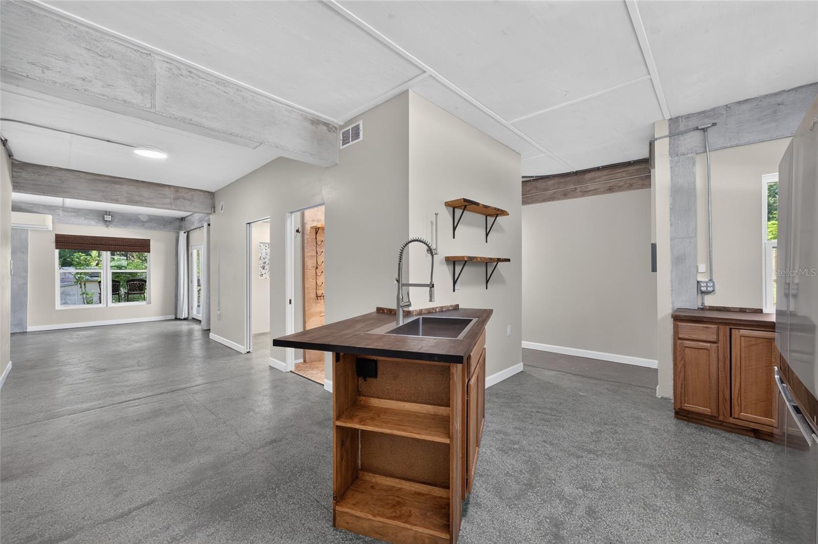 Listing photo id 46 for 28211 Magnon Drive