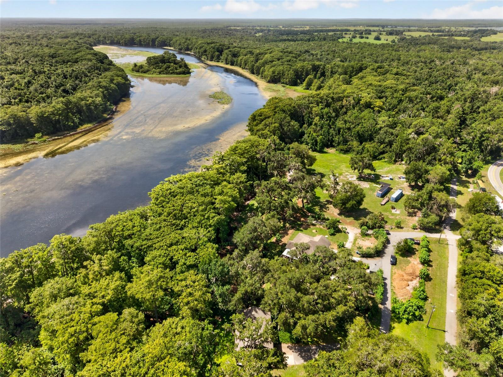 Listing photo id 4 for 28211 Magnon Drive